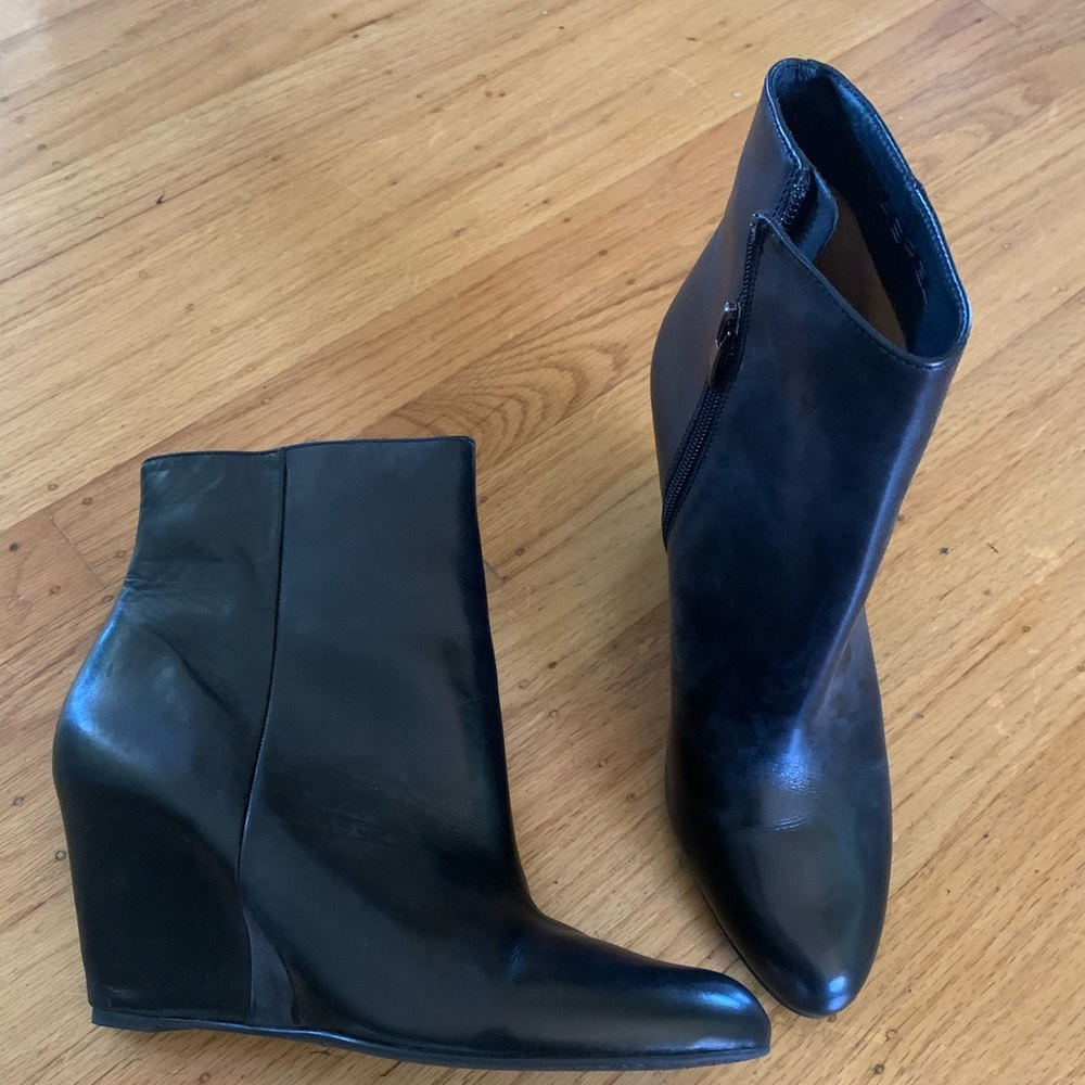 Via Spiga calfskin leather wedges